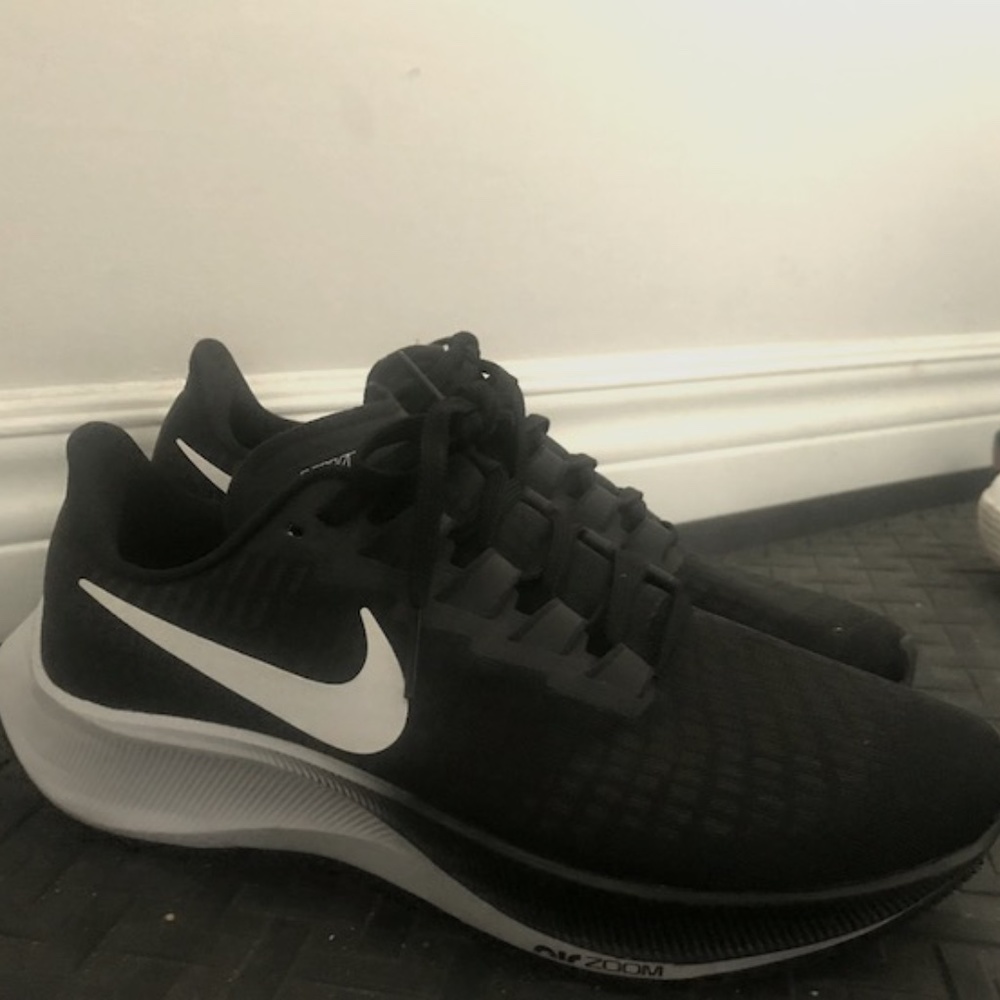 BRAND NEW Nike air zoom pegasus 37, (SIZE 8)